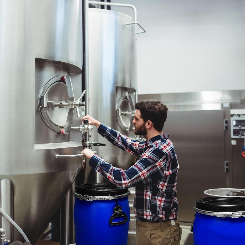 Tambo de Plástico Azul Abierto de 60 litros con Tapa y Cincho - Miniatura 10